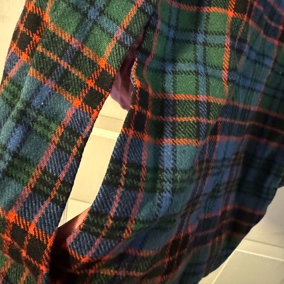 Vintage Wool Tartan Plaid Cape Button Closure Purple Lining Swing Shape S-XL - Picture 2 of 8